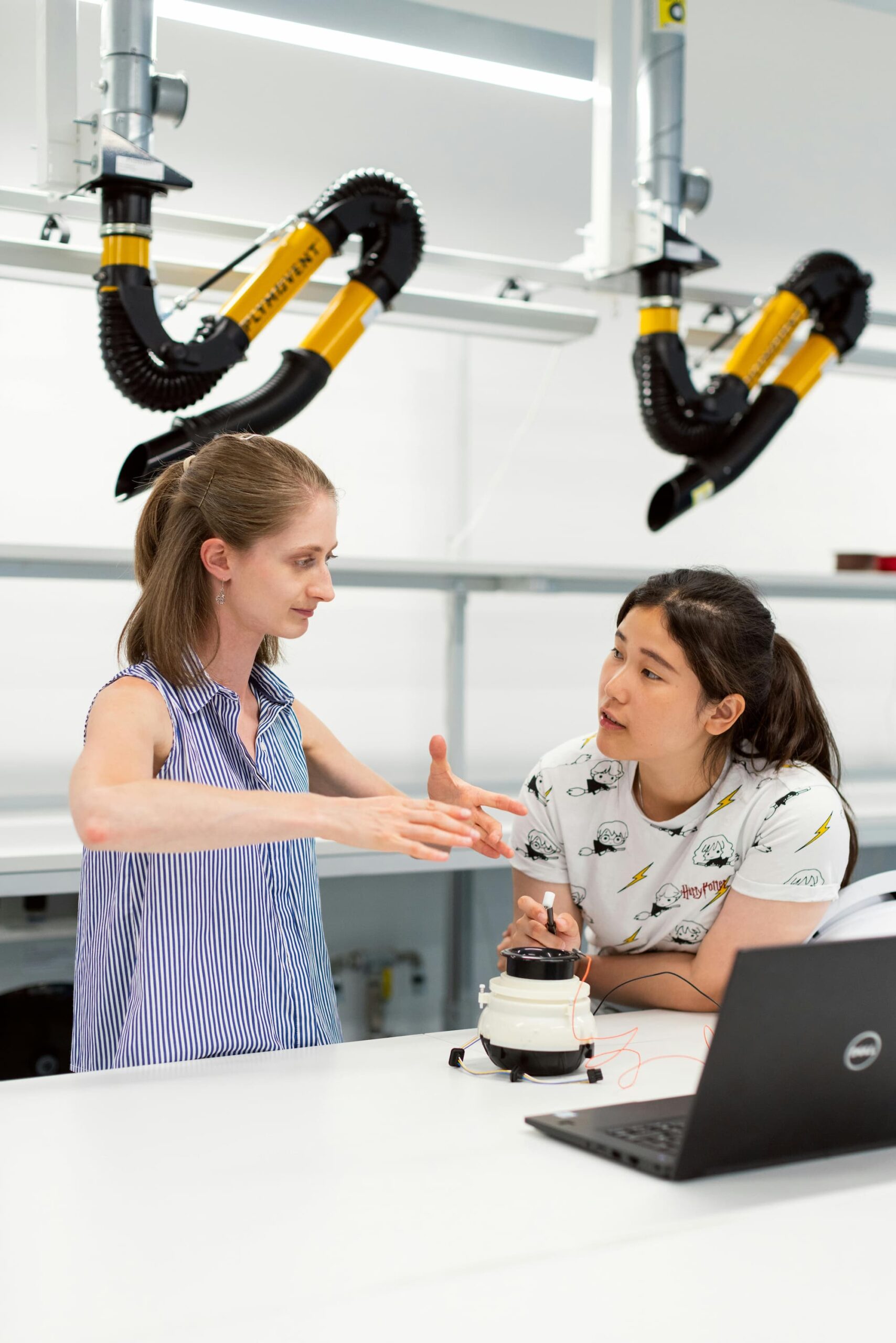 2 female engineers 2 female engineers
